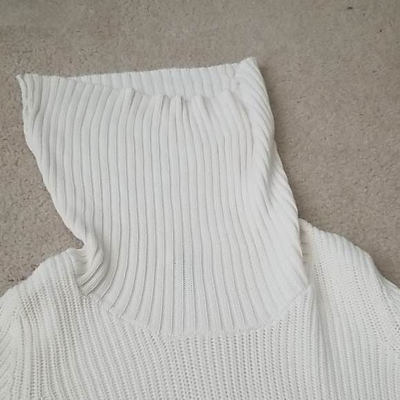 EUC cowl kneck, hip length sweater - Picture 4 of 4